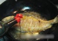 豆瓣酱烧黄鱼的做法 步骤7