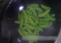 杏仁荷兰豆的做法 步骤2