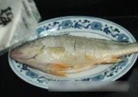 豆瓣酱烧黄鱼的做法 步骤2