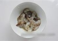 豆腐鲜虾卷的做法 步骤2