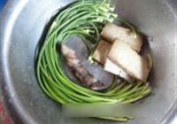 蒜苔炒豆腐干的做法 步骤1