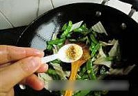 荷兰豆炒魔芋的做法 步骤10