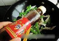 荷兰豆炒魔芋的做法 步骤11