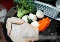 西兰花炒鸡的做法 步骤1