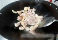 西兰花炒鸡的做法 步骤5
