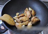 蒜子扣鸡翅的做法 步骤8