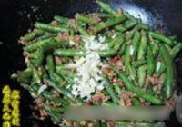 蒜香煸豆角的做法 步骤5