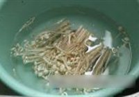 泡菜蒸金针菇的做法 步骤2