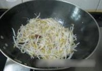 酸辣绿豆芽的做法 步骤5