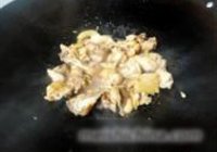 西兰花炒鸡的做法 步骤6