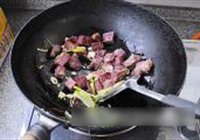 牛肉焖粉皮的做法 步骤4