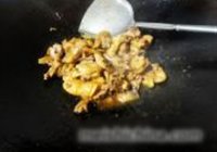 西兰花炒鸡的做法 步骤7