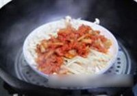 泡菜蒸金针菇的做法 步骤6