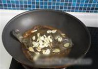 蒜香多宝鱼的做法 步骤7