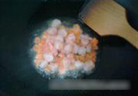 蛋浇虾仁豆腐的做法 步骤4