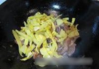 酸菜炒猪心的做法 步骤7