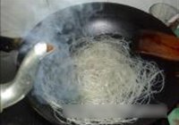 炒粉丝的做法 步骤9