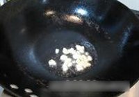 酸菜炒猪心的做法 步骤3