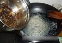炒粉丝的做法 步骤10