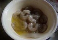 木瓜西芹虾仁的做法 步骤3