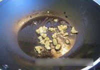 蒜头豆豉焖鸡珍的做法 步骤4