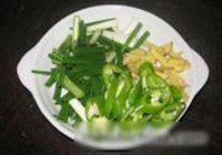 姜葱爆鲜鱿的做法 步骤6