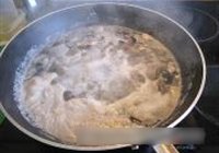 蒜头豆豉焖鸡珍的做法 步骤1
