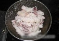 姜葱爆鲜鱿的做法 步骤5