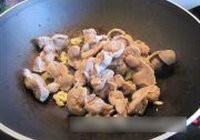 蒜头豆豉焖鸡珍的做法 步骤5