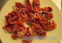 米椒西芹爆菌花的做法 步骤2