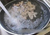 蒜头豆豉焖鸡珍的做法 步骤2