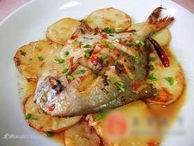 土豆烤鲳鱼