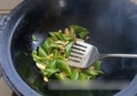 青椒番茄炒蛋的做法 步骤5