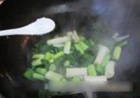 大蒜炒百叶的做法 步骤5