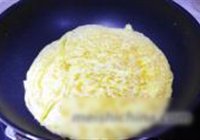 鸡茸蛋卷的做法 步骤5