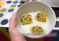 鸡茸蛋卷的做法 步骤9