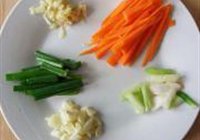 肉烩豆腐片的做法 步骤2