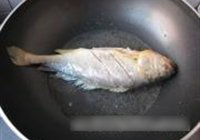 雪菜烧黄鱼的做法 步骤4