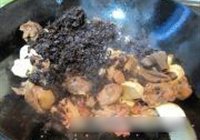 沙锅茨菇焖鹅的做法 步骤6