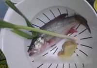清蒸鲈鱼的做法 步骤1