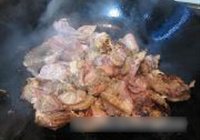 沙锅茨菇焖鹅的做法 步骤4