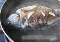 豆芽鲫鱼汤的做法 步骤14
