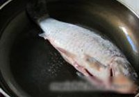 豆芽鲫鱼汤的做法 步骤11