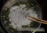 槐花饼的做法 步骤2