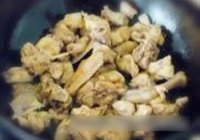 笋茸砂锅三黄鸡的做法 步骤4