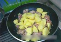 红烧土豆鸡块的做法 步骤6