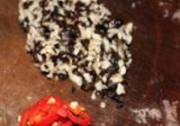 花生豆豉蒸排骨的做法 步骤2