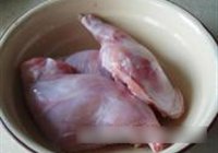 双椒滑炒兔肉的做法 步骤1