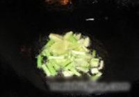 金针菇粉丝鱼头汤的做法 步骤4