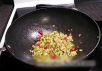 酸黄瓜四季豆炒肉末的做法 步骤2